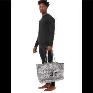 New Alo Yoga Grey Tie Dye Shopper Tote